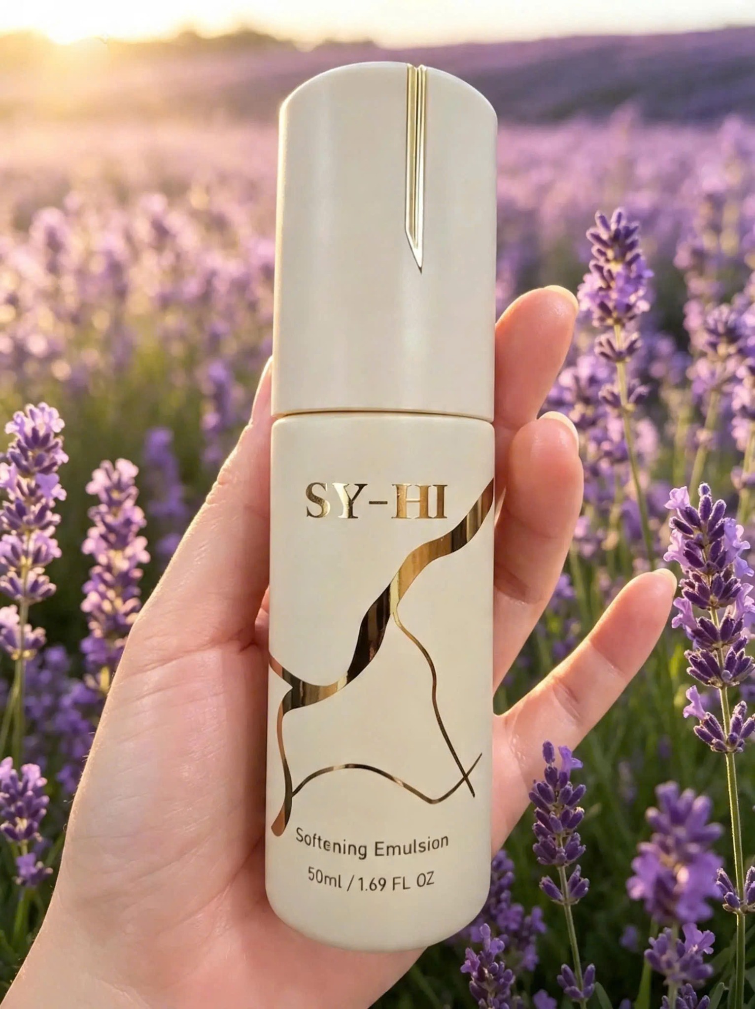 Chai SY-HI Softening Emulsion trên cánh đồng hoa